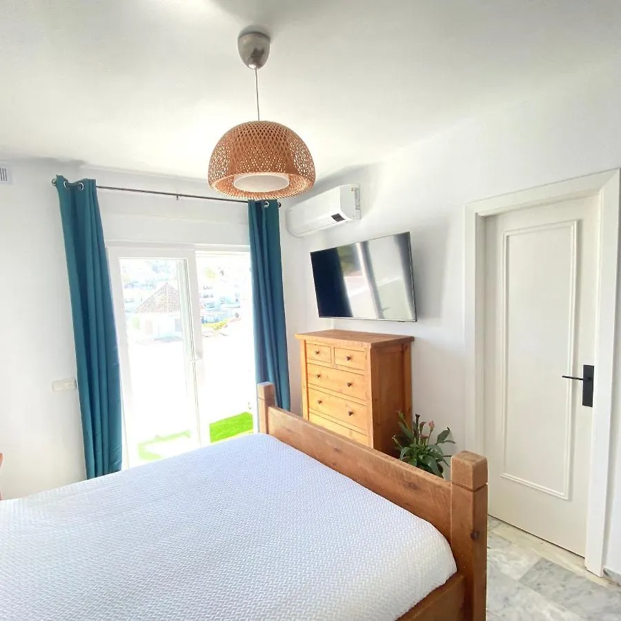 Modern Townhouse 7 Mins Walk From The Beach And 15 Mins From Port Manilva 0*,  Spain