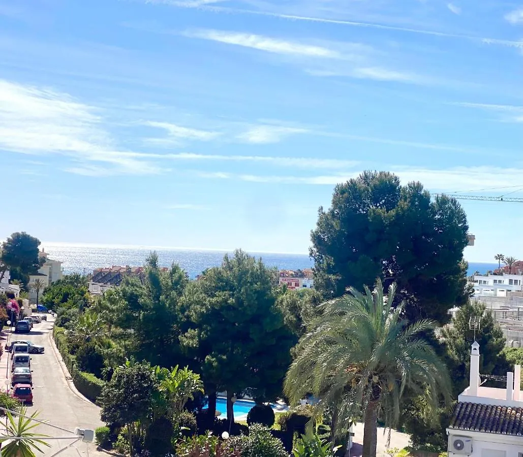 Modern Townhouse 7 Mins Walk From The Beach And 15 Mins From Port Manilva Holiday home