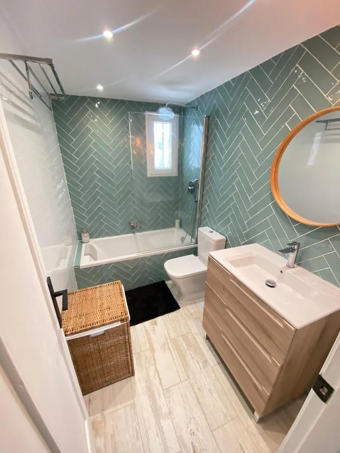 Modern Townhouse 7 Mins Walk From The Beach And 15 Mins From Port Manilva Spain