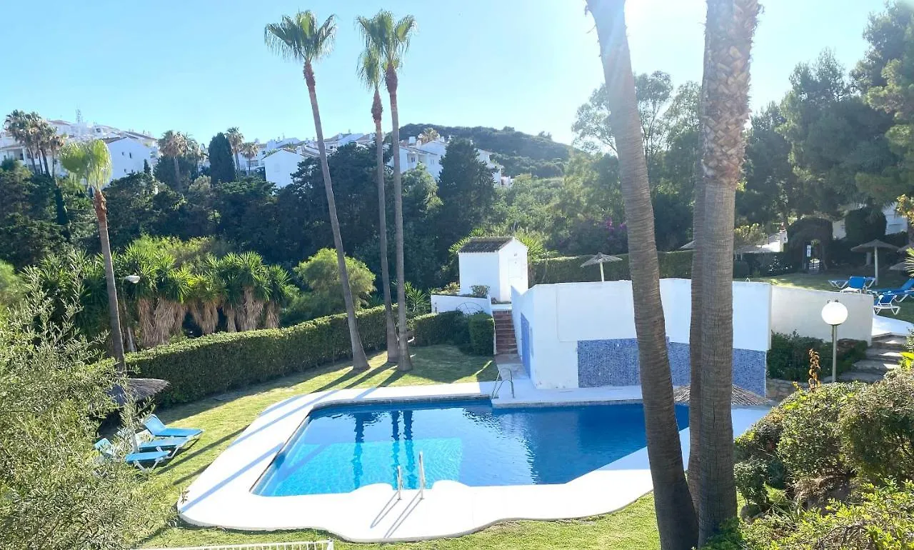 Modern Townhouse 7 Mins Walk From The Beach And 15 Mins From Port Manilva Holiday home